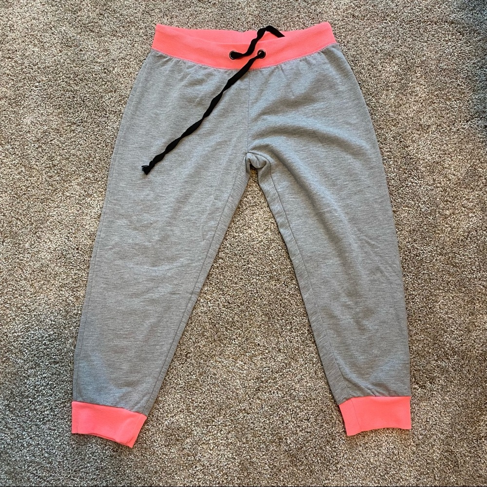 Super soft capris joggers - pink accents